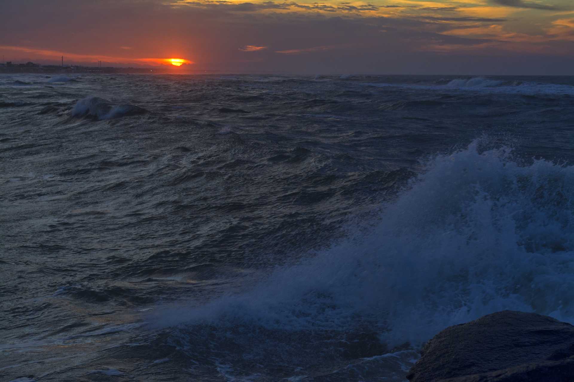 Perch ad Ostia si vede l''alba sul mare?